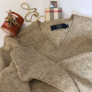 100% Lambswool Beautiful Sweater Must have